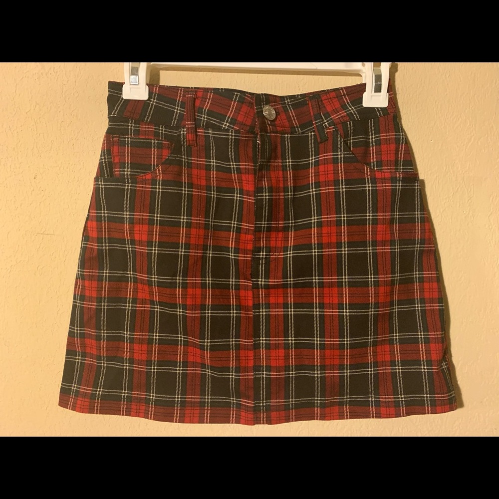 Cute plaid mini-skirt